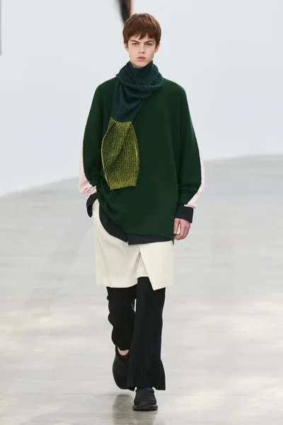 Look 25